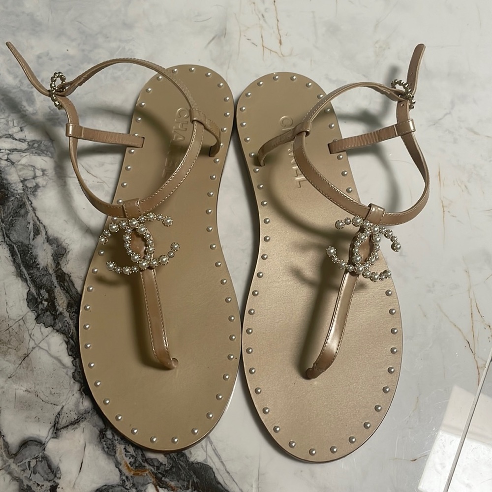 Chanel Nude & White Pearl Thong Flat Sandals🤍 - Picture 5 of 17